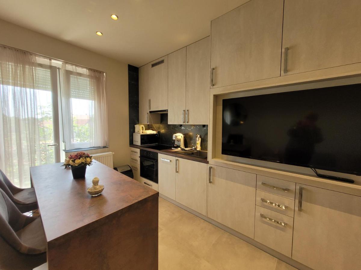 Lara II Apartman Дебрецен Экстерьер фото